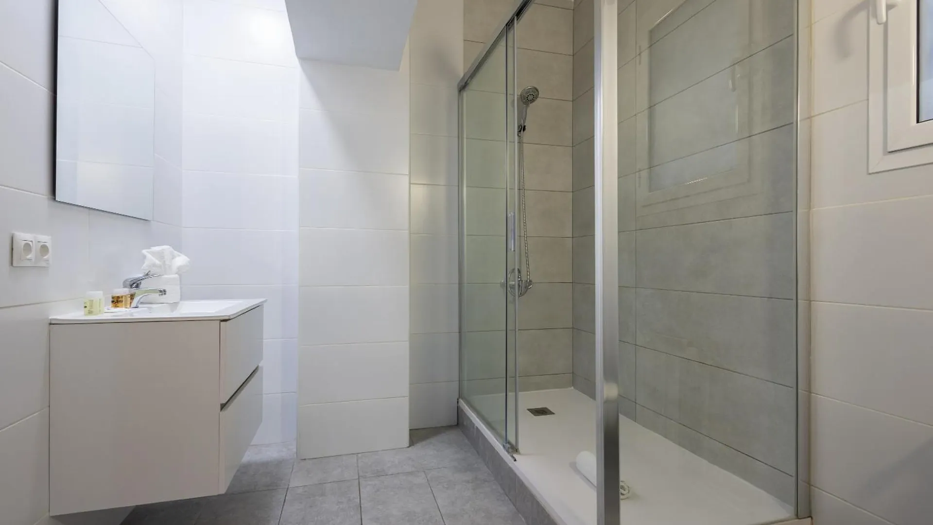 Stay U-Nique Apartment Gran Via IV برشلونة 0*,  إسبانيا